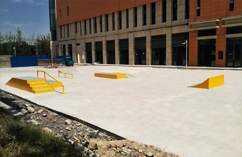 安徽省阜陽大學(xué)城商業(yè)廣場極限運(yùn)動場