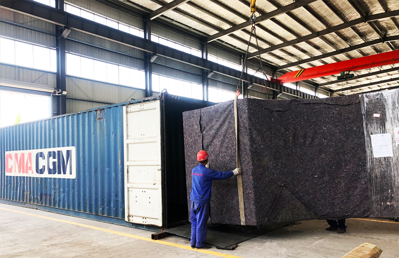 出口到突尼斯的極限運(yùn)動(dòng)設(shè)施正在裝箱外運(yùn)