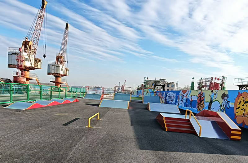 遼寧省營口市大遼河城市公園極限運動場（街式區(qū)）